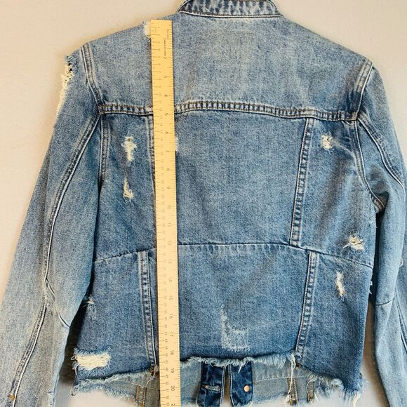 BLANKNYC Distressed Light Wash Denim Trucker Jacket Size Small Raw Hem Button - Picture 8 of 9